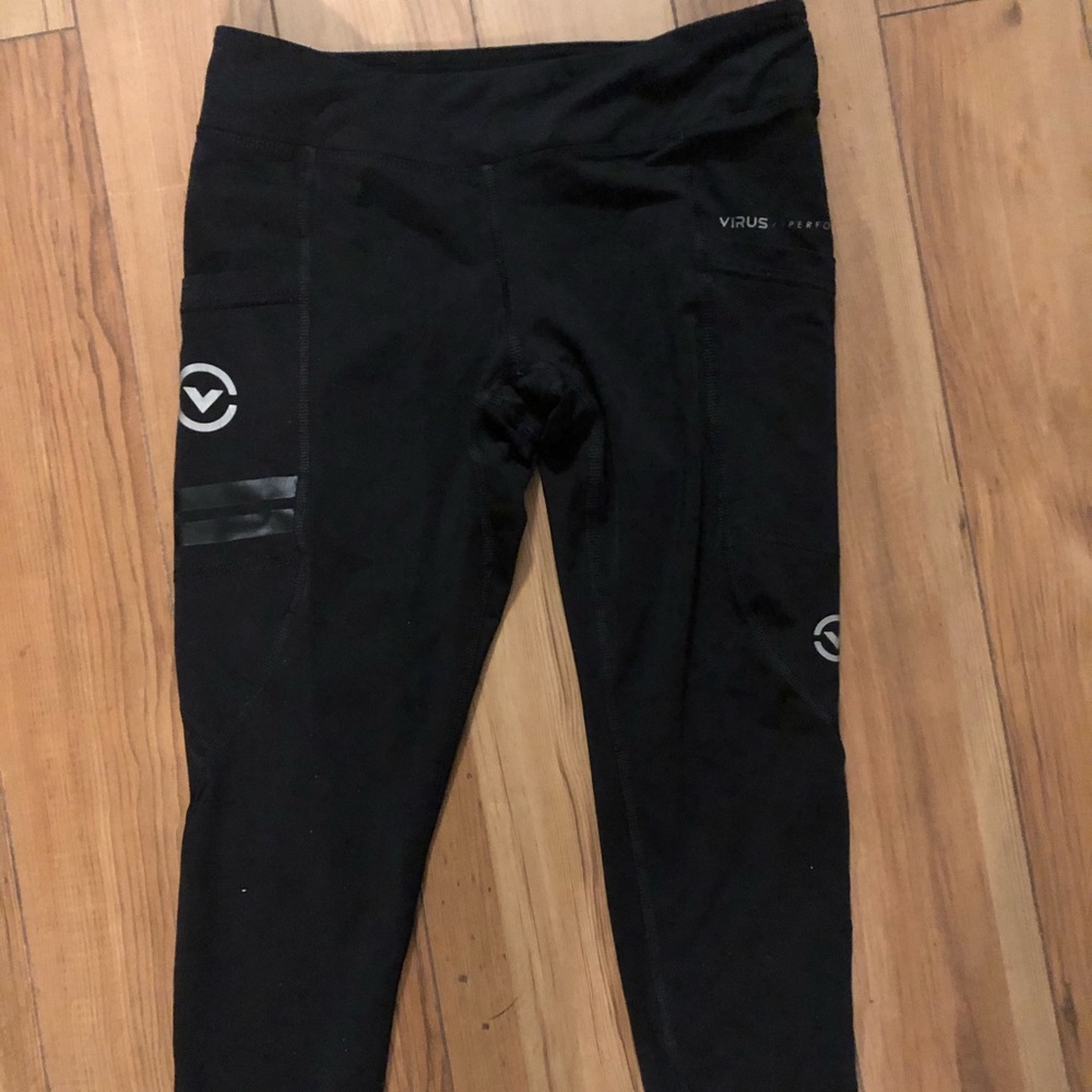 Virus Capri workout pant with side pockets
